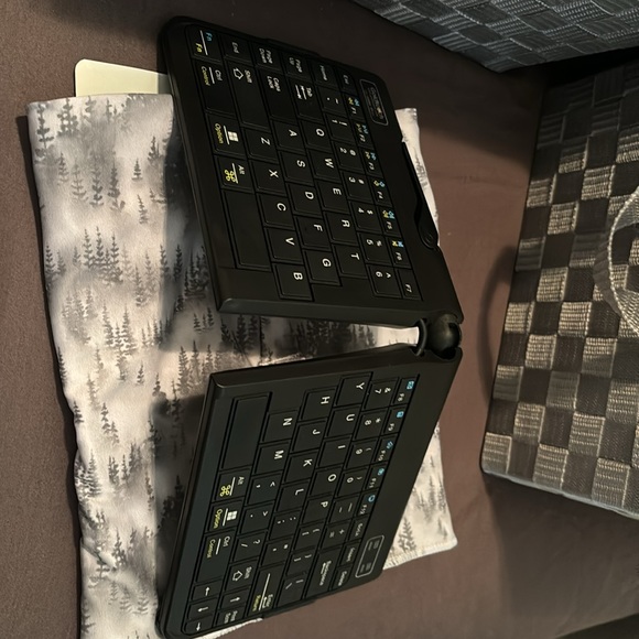 Gold touch Ergo Keyboard with Tenting and Angle adjustability - Picture 4 of 4